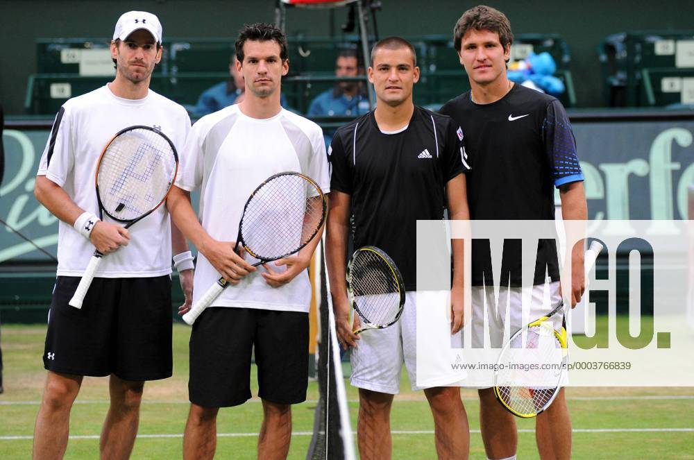 Christopher Kas (li.) und Philipp Petzschner (2.v.li.) gegen Mischa Zverev (re., alle Deutschland) und Mikhail Youzhny (Rußland) Tennis Herren Gerry Weber Open 2008, ATP Tour Gruppe Halle Westfalen