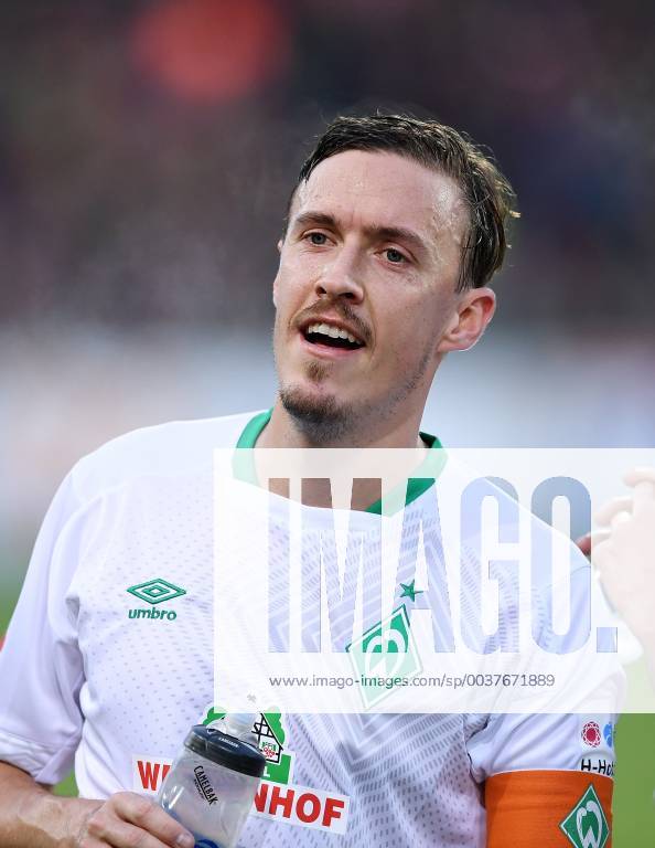 Football 1 Bundesliga Season 2018 2019 2019 12 Matchday SC Freiburg SV Werder Bremen 25 11 2018 SV Werder Bremen Fans protest with a poster against the away game Max Kruse SV Werder Bremen DFL regulations prohibit any use of photographs as image sequences and or quasi video