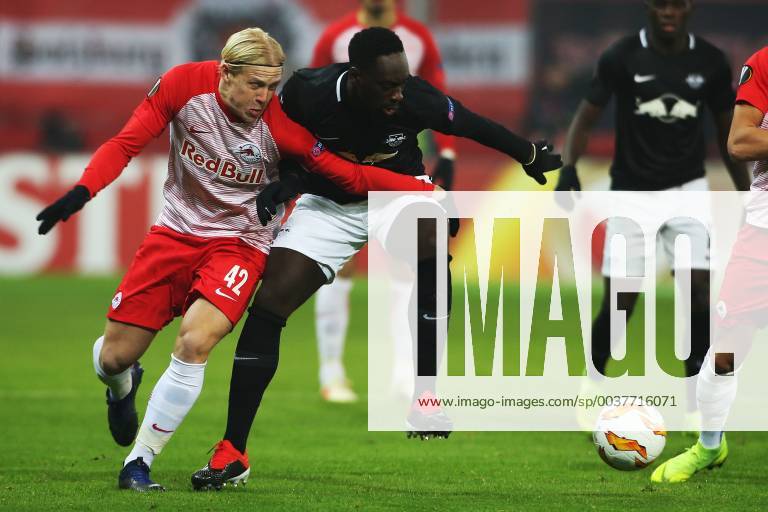 SOCCER - UEFA EL, RBS vs RB Leipzig SALZBURG,AUSTRIA,29.NOV.18 - SOCCER - UEFA Europa League, group stage, Red Bull Salzburg vs RasenBallsport Leipzig. Image shows Xaver Schlager (RBS) and Jean-Kevin Augustin (RB Leipzig). GEPAxpictures xMathiasxMandl