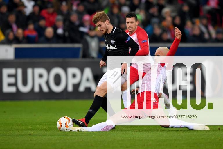 SOCCER - UEFA EL, RBS vs RB Leipzig SALZBURG,AUSTRIA,29.NOV.18 - SOCCER - UEFA Europa League, group stage, Red Bull Salzburg vs RasenBallsport Leipzig. Image shows Timo Werner (RB Leipzig) and Marin Pongracic (RBS). GEPAxpictures xFlorianxErtl