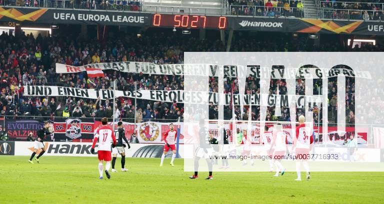 Salzburg RB Leipzig Football Euro League Salzburg 29 11 2018 Red Bull Arena Football UEFA Europa League Group B 5 Matchday FC Red Bull Salzburg vs. RB Leipzig In the picture fans of FC Salzburg with critical Ralf Rangnick RR Transparent According to UEFA specifications, it is prohibited to use or have used photos taken in the stadium and or the match in the form of sequence pictures or video-like photo sequences