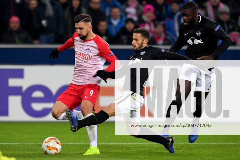 SOCCER - UEFA EL, RBS vs RB Leipzig SALZBURG,AUSTRIA,29.NOV.18 - SOCCER - UEFA Europa League, group stage, Red Bull Salzburg vs RasenBallsport Leipzig. Image shows Munas Dabbur (RBS) and Marcelo Saracchi (RB Leipzig). GEPAxpictures xFlorianxErtl