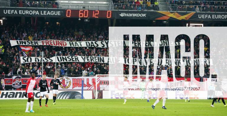 Salzburg RB Leipzig Football Euro League Salzburg 29 11 2018 Red Bull Arena Football UEFA Europa League Group B 5 Matchday FC Red Bull Salzburg vs. RB Leipzig In the picture fans of FC Salzburg are banner for their sports director friend According to UEFAs guidelines, it is forbidden to use or have used photographs taken in the stadium and or the match in the form of sequence pictures and or video-like photo sequences