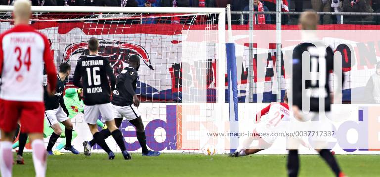 Salzburg RB Leipzig Football Euro League Salzburg 29 11 2018 Red Bull Arena Football UEFA Europa League Group B 5 Matchday FC Red Bull Salzburg vs. RB Leipzig In the picture Goal for Salzburg Scorer Fredrik Gulbrandsen r 21 Salzburg scores to 1 0 According to UEFA specifications, it is forbidden to exploit or have exploited photographs taken in the stadium and or from the match in the form of sequence images and or video-like photo sequences