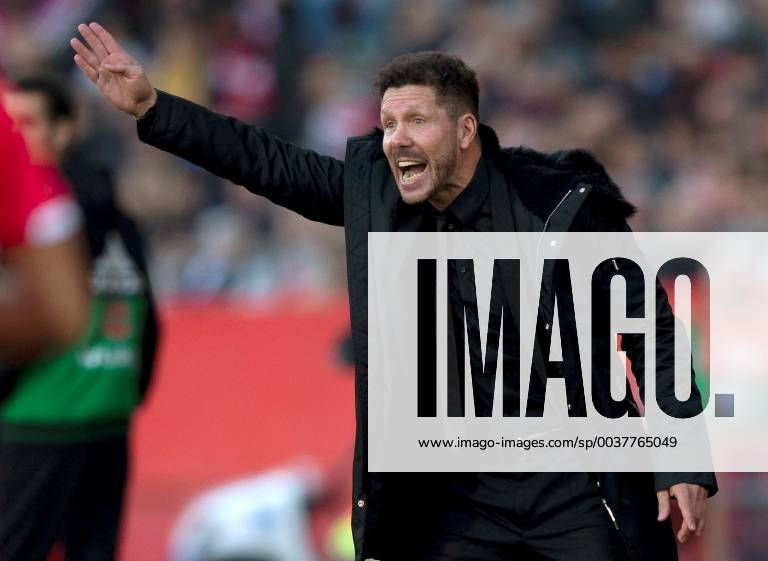Atletico Madrid s Argentinian head coach Diego Pablo Simeone reacts during their Spanish Liga Primera Division soccer match against Girona CF played at Montilivi stadium in Gerona, Spain, 02 December 2018. Girona CF vs Atletico Madrid !ACHTUNG: NUR REDAKTIONELLE NUTZUNG!