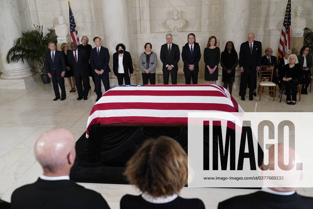 Former Supreme Court Justice O?Connor Lies in Repose - DC From left, Chief Justice of the United States John Roberts, Justice Clarence Thomas, Justice Samuel Alito, Justice Sonia Sotomayor Justice Elena Kagan, Justice Neil Gorsuch, Justice Brett Kavanaugh, Justice Amy Coney Barrett, Justice Ketanji Brown Jackson and retired Justice Anthony Kennedy, stand as the flag-draped casket of retired Supreme Court Justice Sandra Day O?Connor arrives at the Supreme Court in Washington, DC, USA, on Monday, December 18, 2023. O?Connor, a Arizona native and the first woman to serve on the nation?s highest court, died Dec. 1 at age 93. Photo by Jacquelyn Martin Pool ABACAPRESS.COM Washington DC United States
