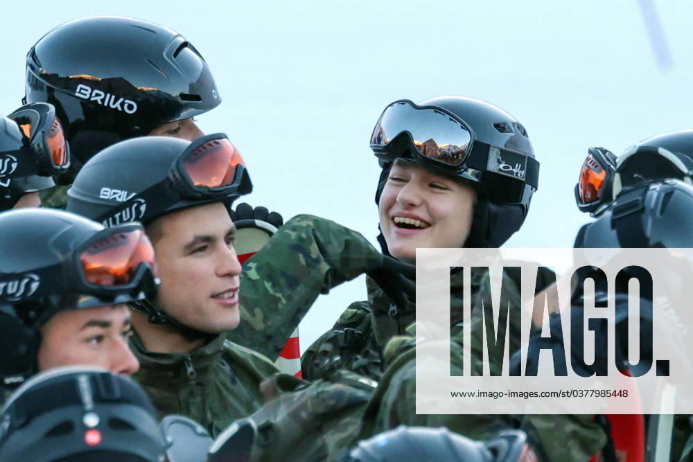 Princess Leonor Military Training - Spain Princess Leonor on the slopes of Astun during her military training in the Aragonese Pyrenees with her classmates from the General Military Academy of Zaragoza, on December 19, 2023, in Huesca (Aragon, Spain). Princess Leonor, along with her classmates, begins this training plan that seeks to develop skills in winter conditions and strengthen comprehensive military training. Photo by Europa Press ABACAPRESS.COM Huesca Spain
