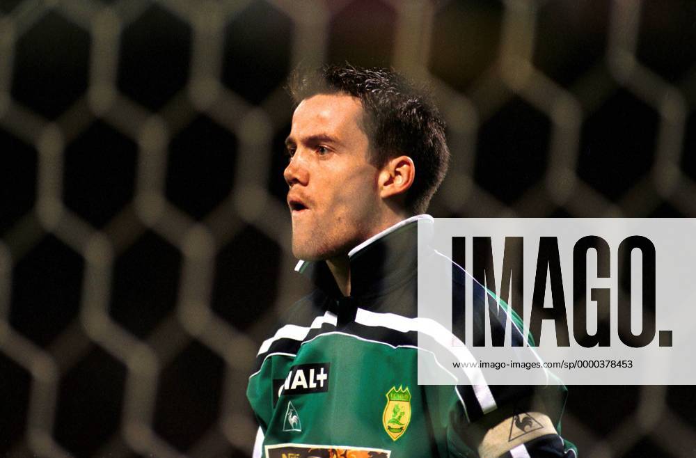 Torwart Mickael Landreau (Nantes) unzufrieden Fußball Herren Coupe de la Ligue 2000 2001, Ligapokal, Ligacup, Halbfinale, Division 1, 1. Französische Liga, Vneg Einzelbild Stade Municipal de Gerland Lyon