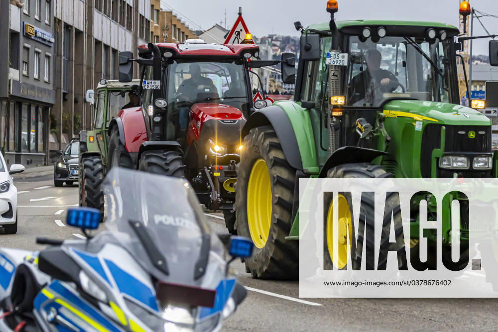 Farmers with over 1,000 tractors Police brought traffic in Stuttgart to a standstill The reason for the demonstrations is the planned end to tax breaks in agriculture The plan is part of the austerity plans in the 2024 federal budget There was a rally in front of the Baden-Württemberg Ministry of Agriculture 21 12 2023 Stuttgart, Baden-Württem
