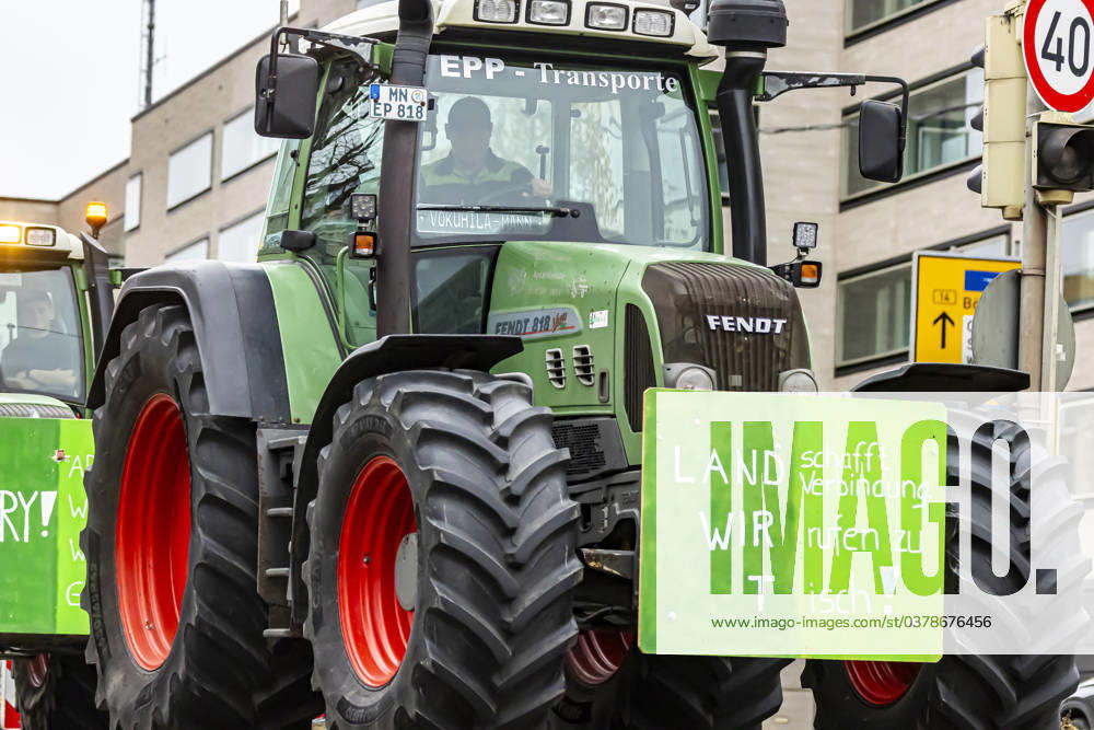 Farmers with over 1,000 tractors Police brought traffic in Stuttgart to a standstill The reason for the demonstrations is the planned end to tax breaks in agriculture The plan is part of the austerity plans in the 2024 federal budget There was a rally in front of the Baden-Württemberg Ministry of Agriculture 21 12 2023 Stuttgart, Baden-Württem