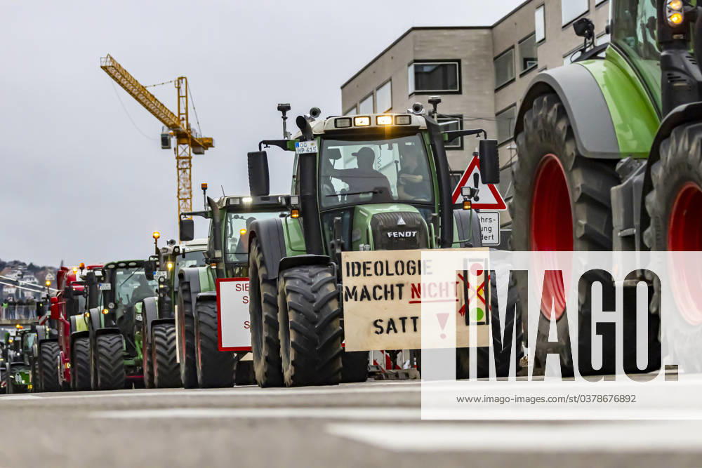 Farmers with over 1,000 tractors Police brought traffic in Stuttgart to a standstill The reason for the demonstrations is the planned end to tax breaks in agriculture The plan is part of the austerity plans in the 2024 federal budget There was a rally in front of the Baden-Württemberg Ministry of Agriculture 21 12 2023 Stuttgart, Baden-Württem
