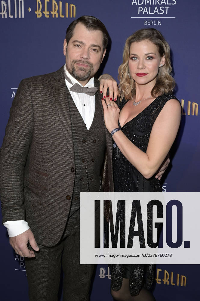Daniel Fehlow and Jessica Ginkel at the Revue Berlin Berlin Die große Show der Goldenen 20er Jahre at the Admiralspalast Berlin, 21 12 2023 Foto:xF.xFuturexImagex berlin_berlin_3212