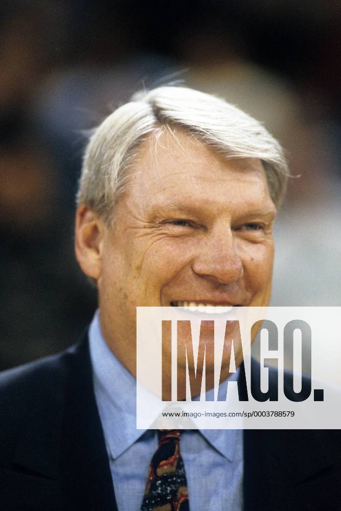 Trainer Don Nelson (Golden State Warriors) gut gelaunt Basketball Herren NBA Europe Tour 1994, USA Porträt Paris Bercy Freude,