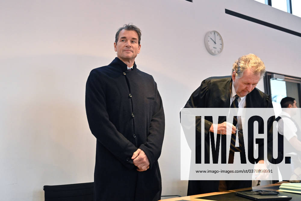 Jens Lehmann, with his defense lawyer RA Dr Christoph RUECKEL Criminal proceedings against Jens Lehmann for damage to property and trespassing before the Starnberg District Court on 22 12 2023