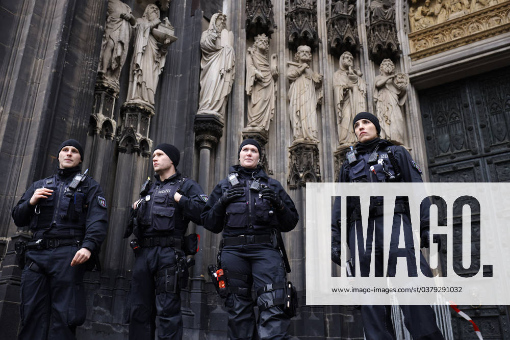 Terror alert at Christmas Police have taken up positions around Cologne Cathedral A terror warning had previously been issued An Islamist terror cell belonging to the Afghan ISIS branch ISPK had planned attacks in Cologne