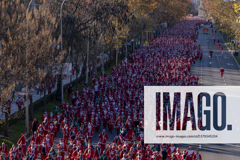 Traditional annual Santa Claus Race in Madrid, Spain - 24 Dec 2023 Thousands of people dressed as Santa Claus run during the traditional annual Santa Claus Christmas race. An annual charity race that this year will help the Spanish Red Cross. Madrid Spain