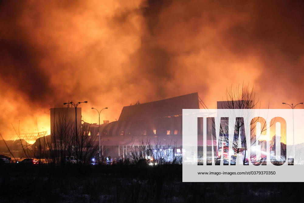 RUSSIA, GORLOVKA - DECEMBER 24, 2023: Fire after shelling of the Galaktika shopping centre in the Nikitovsky neighbourhood by the Ukrainian Armed Forces; according to emergency services, there are casualties. Dmitry Yagodkin TASS 66022099