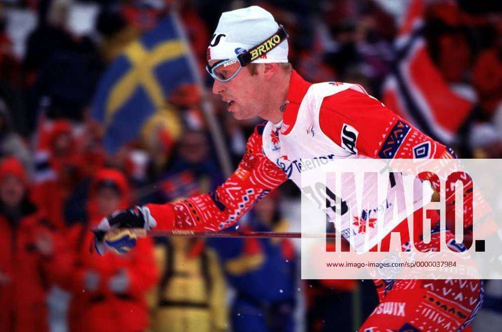 Björn Daehlie in der Loipe im Seitenprofil Nordischer Skilauf WM Herren Skilanglauf, Langlauf, Ski Nordisch, Nordischer Skisport: Weltmeisterschaft, Klassischer Stil Einzelbild Trondheim Dynamik,
