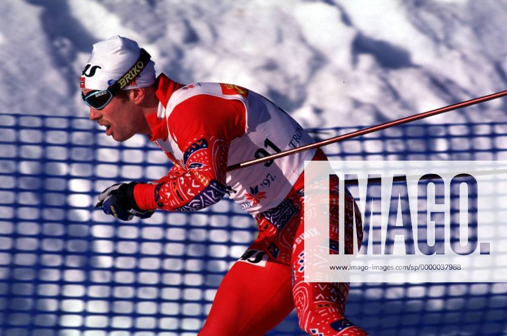 Björn Daehlie in der Loipe im Seitenprofil Nordischer Skilauf WM Herren Skilanglauf, Langlauf, Ski Nordisch, Nordischer Skisport: Weltmeisterschaft, Freier Stil Einzelbild Trondheim Dynamik,