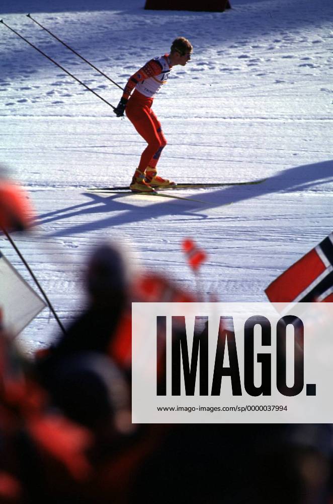 Björn Daehlie in der Loipe im Skistadion im Seitenprofil Nordischer Skilauf WM Herren Skilanglauf, Langlauf, Ski Nordisch, Nordischer Skisport: Weltmeisterschaft, Freier Stil Einzelbild Trondheim Dynamik,