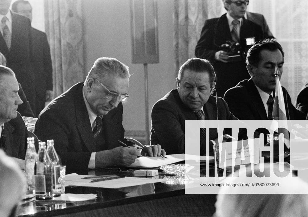 Moscow, USSR. First Secretary of the Central Committee of the Polish United Workers Party Edward Gierek signs the Declaration of the Warsaw Treaty Member States in the Combined Staff Building of the WTO Unified Armed Forces on Leningradsky Prospekt (Avenue). Eduard Pesov TASS 17345781
