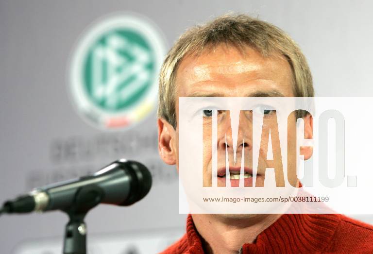 National coach Juergen Klinsmann during the DFB press conference in Leipzig on Friday 12 Nov 2004 Next Wednesday 17 Nov 2004 the German national team will play against Cameroon Eckehard Schulz German national soccer team coach Juergen Klinsmann speaks during the press conference of the German Soccer Association DFB in Leipzig eastern Germany Friday Nov 12 2004 The German team will meet Cameroon s team in Leipzig next Wednesday Nov 17 2004 Eckehard Schulz LEIPZIG DEU