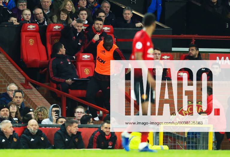 Manchester United ManU Caretaker manager Ole Gunnar Solskjaer gives a thumbs up to Marcus Rashford during the Premier League match at Old Trafford, Manchester. Picture date: 30th December 2018. Picture credit should read: Matt McNulty Sportimage . SPI_83_MM_MANU_BOURN
