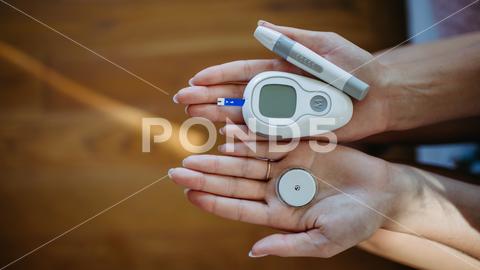Close up of hands holding diabetes supplies and devices. Continuous glucose monitor, insulin pen, blood glucose meter. Banner with copy space. diabetes supplies devices continuous glucose monitor insulin pen blood glucose meter banner copy space medical equipment chronic illness diabetes management healthcare monitoring blood sugar treatment insulin therapy diabetic care diagnosis test self-care glucose level medicine diabetic tools type 1 type 2 technology medical device patient finger prick digital health health tech medication prevention awareness lifestyle modern treatment