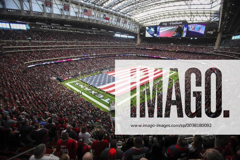 A general view of NRG Stadium during the national anthem before the start of the game between the Houston Texans and the Indianapolis Colts during the AFC Wildcard game at NRG Stadium in Houston, TX. CSM. NFL American Football Herren USA 2019: Colts vs Texans JAN 05 - ZUMAc04_ 20190105_zaf_c04_292
