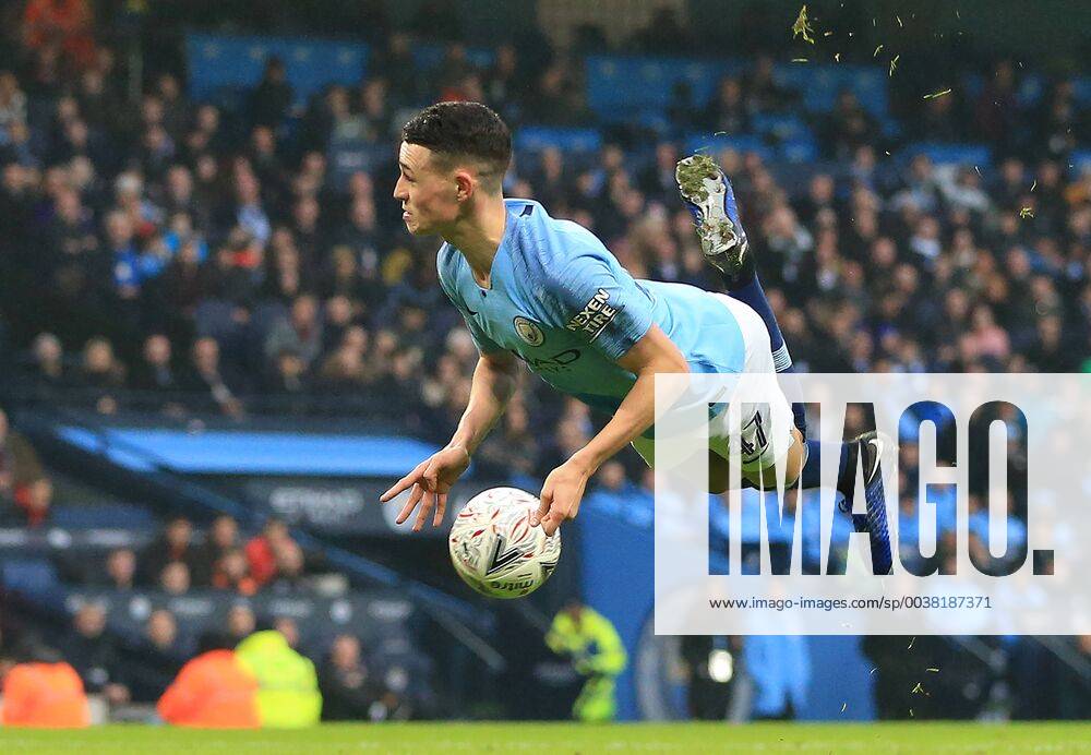 KW01 6th January 2019, Etihad Stadium, Manchester, England; Emirates FA Cup third round football, Manchester City versus Rotherham United; Phil Foden of Manchester City attempts a diving header at goal but misstimes his leap ActionPlus12093645 DavidxBlunsden