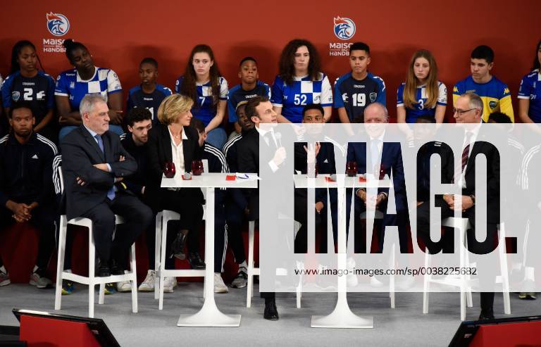 Emmanuel Macron ( president de la Republique ) a l inauguration de la Maison du Handball - Laurent Cathala ( maire de Creteil ) - Joel Delplanque ( president FFHB ) - Valerie Pecresse ( presidente de la region ile de france ) NEWS : Emmanuel Macron a l inauguration de la Maison du Handball - Creteil - 09 01 2019 FedericoPestellini Panoramic