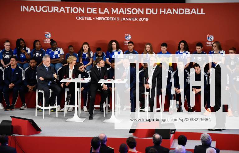 Emmanuel Macron ( president de la Republique ) a l inauguration de la Maison du Handball - Laurent Cathala ( maire de Creteil ) - Joel Delplanque ( president FFHB ) - Valerie Pecresse ( presidente de la region ile de france ) NEWS : Emmanuel Macron a l inauguration de la Maison du Handball - Creteil - 09 01 2019 FedericoPestellini Panoramic