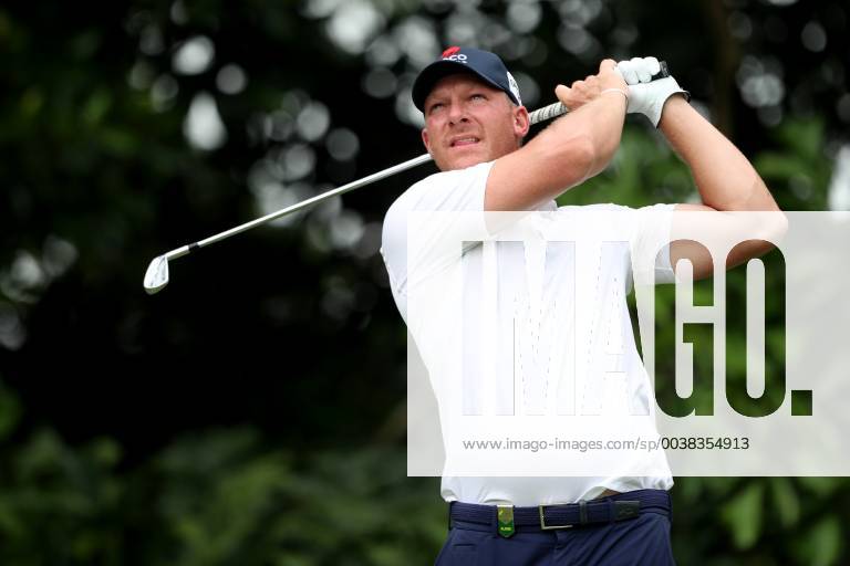 Singapore - Shaun Norris of South Africa tees off on the 8th hole during the second round of the Singapore Open at the Serapong Course, Sentosa Golf Club. Golf 2019: Singapore Open - Second Round - ZUMAm170 88556147st