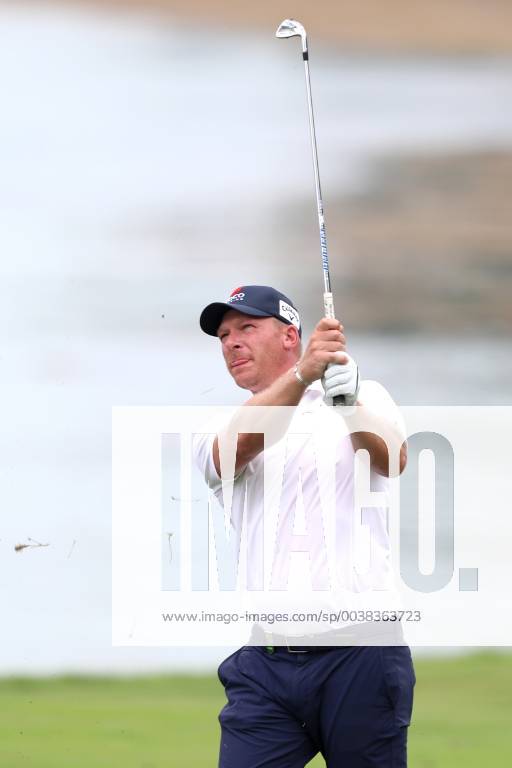 Singapore - Shaun Norris of South Africas plays a shot on the 7th hole during the second round of the Singapore Open at the Serapong Course, Sentosa Golf Club. Golf 2019: Singapore Open: Second Round - ZUMAm170 20190118_zap_m170_022