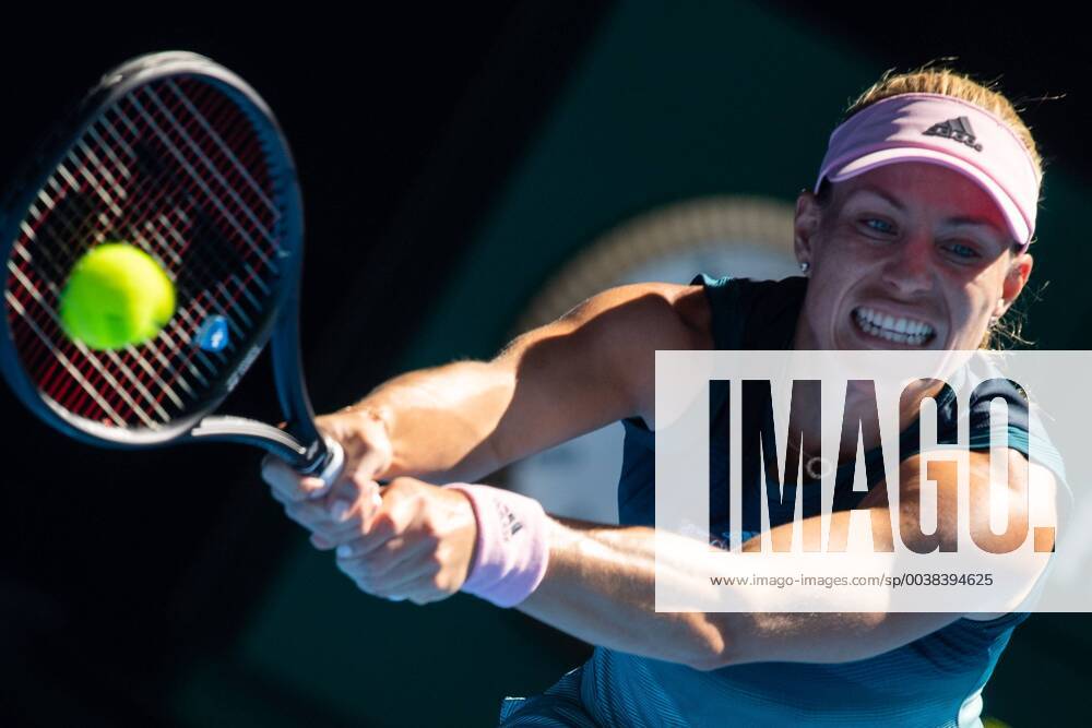 KW03 (190120) -- MELBOURNE, Jan. 20, 2019 (Xinhua) -- Angelique Kerber of Germany is in action during women s singles 4th round match between Angelique Kerber of Germany and Danielle Collins of the United States at 2019 Australian Open in Melbourne, Australia, on Jan. 20, 2019. (Xinhua Bai Xue) (SP)AUSTRALIA-MELBOURNE-TENNIS-2019 AUSTRALIAN OPEN-DAY 7