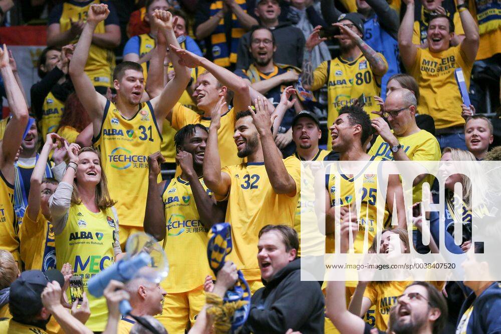 Berlin players go to the enthusiastic audience on the tribune In the middle of the picture celebrate from the left Rokas Giedraitis Alba Berlin 31 Landry Nnoko Alba Berlin 35 Johannes Thiemann Alba Berlin 32 Kenneth Ogbe Alba Berlin 25 Fraport Skyliners ALBA Berlin BBL Cup Semifinals Frankfurt Unterliederbach