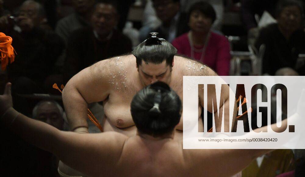 Tokyo, Japan - (in the back) Sumo wrestler Rikarudo Sugano (Kaisei) as he prepares to fight otoshogiku Kasuhiro during the Tokyo Grand Sumo Tournament at Ryogoku Kokugikan on Sunday, January 20, 2019. : Tokyo Grand Sumo Tournament - ZUMAt55_ 88643643st