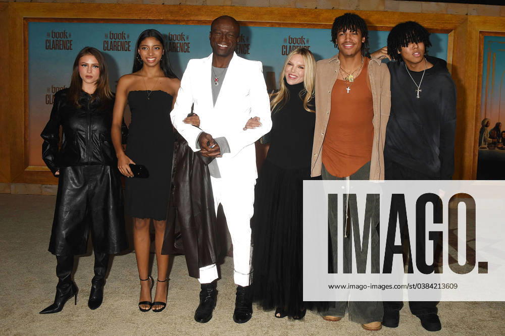 Leni Klum, Lou Samuel, Seal, Laura Strayer, Henry Guenther Samuel and Johan Riley Samuel at The Book Of Clarence movie premiere on 5 01 2024 in Los Angeles Seal Leni Klum at The Book Of Clarence movie premiere in LA