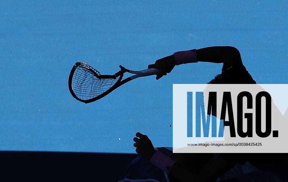 KW04 (190121) -- MELBOURNE, Jan. 21, 2019 (Xinhua) -- Alexander Zverev of Germany smashes his racket during the men s singles fourth round match between Alexander Zverev of Germany and Milos Raonic of Canada at 2019 Australian Open in Melbourne, Australia, on Jan. 21, 2019. Alexander Zverev lost 0-3. (Xinhua Bai Xuefei) (SP)AUSTRALIA-MELBOURNE-TENNIS-AUSTRALIAN OPEN