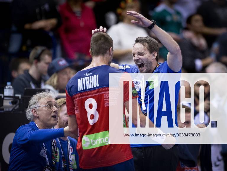 Headcoach Christian Berge and Bjarte Myrhol of Norway after the men s IHF Handball World Championship semifinal between Germany Norway in Hamburg Germany on Friday Jan 25 2019 Hamburg Tyskland,