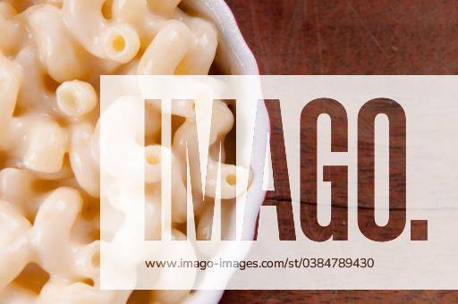 Macaroni noodles and cheese with toasted breadcrumb topping 1609859