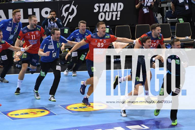 GER IHF WM 2019 Germany GER vs Norway NOR 25 01 2019 GER IHF WM 2019 Germany GER vs Norway NOR in picture the Norwegian team cheers about the entry into the final nordphoto xWitke nph00002
