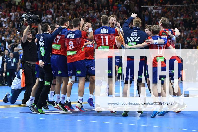 Handball World Cup Semifinal Germany Norway on 25 01 2019 at the Barclaycard Arena in Hamburg Team Norway celebrates its entry into the World Cup Final xRx