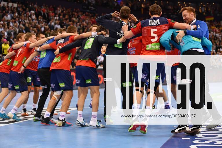 The Norwegian team cheers after the match Germany Germany Norway IHF Handball World Championship 2019 Handball World Championship 2019 Men Men Men Men Handball Germany Germany Germany Semifinal Match 1 half final Hamburg 25 1 2019