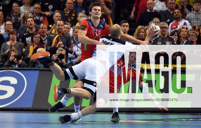 Paul Drux Germany in throw against Magnus Rod Magnus Roed Norway and Magnus Gullerud Norway Germany Norway Germany Norway IHF Handball World Championship 2019 Handball World Championship 2019 Men Men Men Handball men Handball Germany Germany Semifinal Game 2 half final Hamburg 25 1 2019