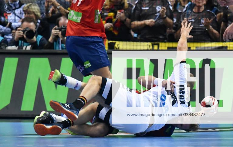 Paul Drux Germany on litter against Magnus Gullerud Norway Germany Norway Norway IHF Handball World Championship 2019 Handball World Championship 2019 Men Men Men Men Handball Germany Germany Semifinals Match 1 half final Hamburg 25 1 2019