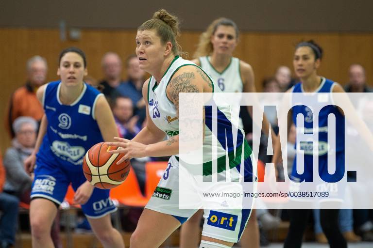 Flippo Baskets BG 74 TSV Wasserburg Basketball Women DBBL flippo Baskets BG 74 TSV Wasserburg 27 01 2019 Göttingen Göttingens Klaudia Grudzien controls the ball Göttingen Niedersachsen Germany