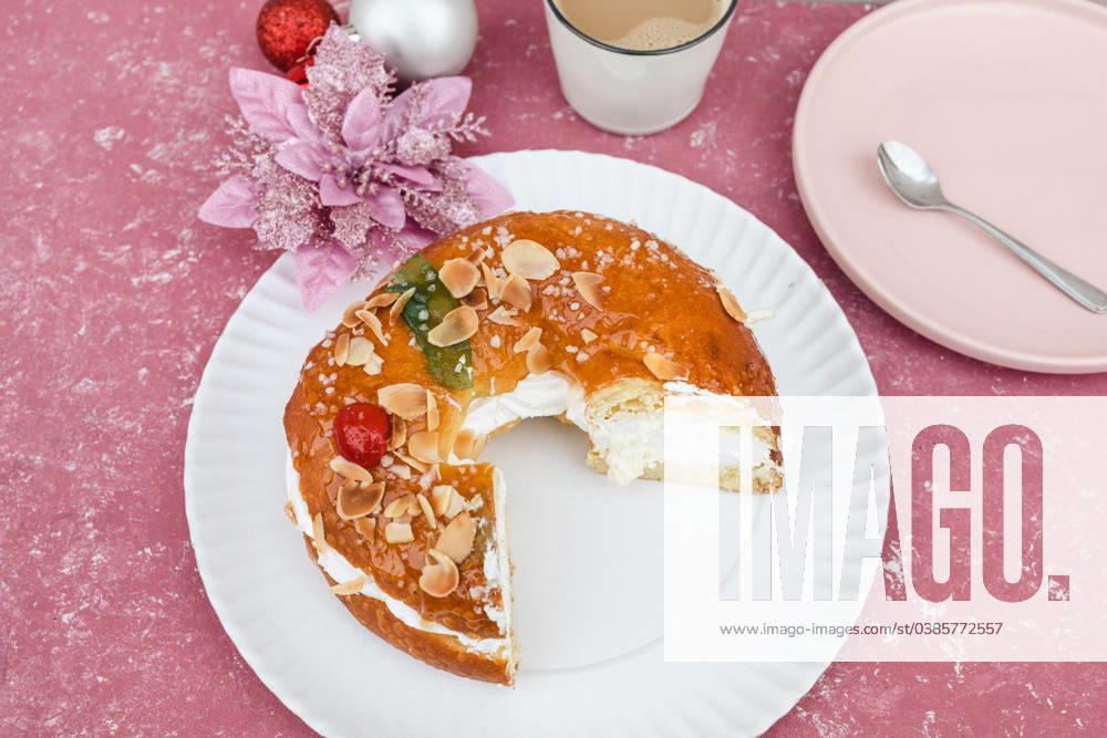 King s Cake Delight: A Festive Spanish Christmas Tradition Madrid, Community of Madrid, Spain R_SYSY240107-1316897-01