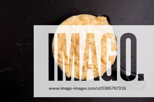 Cast iron pan of macaroni and cheese, mac n cheese 1806209