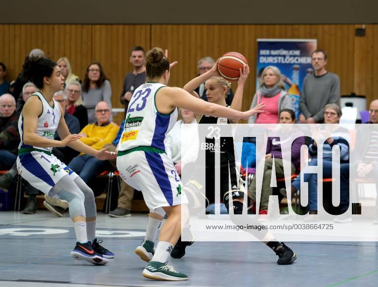Gsd zje 03 02 2019 Göttingen Basketball Ladies Bundesliga DBBL flippo Baskets BG 74 TK Hannover Hannovers Aliaksandra Tarasava on ball against Göttingens Klaudia Grudzien SPFhna8727